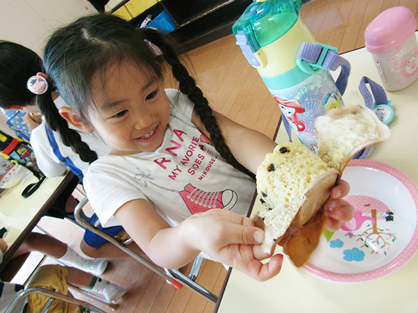 「わぁ！おいしそう」お楽しみのおやつタイム♪