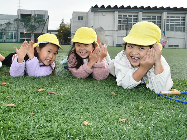 人工芝の広大なグラウンドです