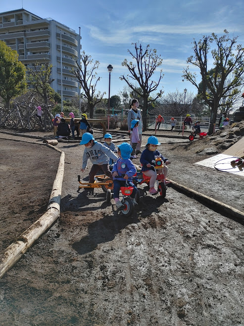 年少児はサーキットレース楽しんでます