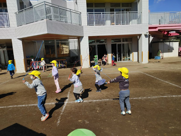 年長縄跳びがんばってます