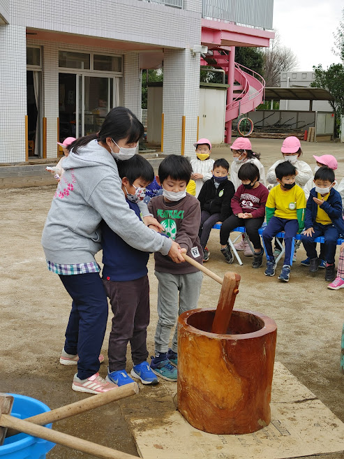 もみじ組お餅つきの様子