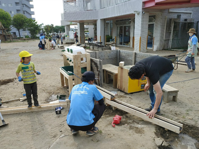 水が樋を通じ流れるか実証中！！