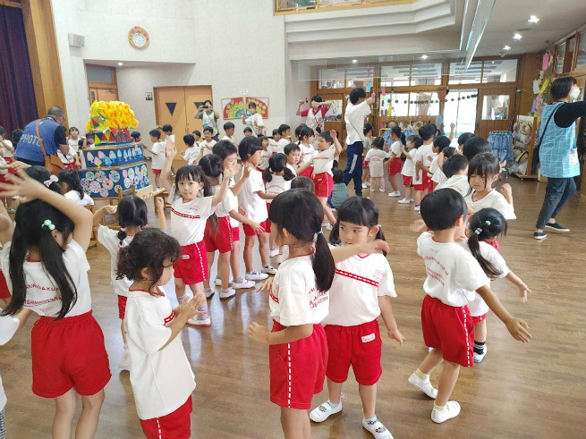 みんなで踊ると盛り上がります