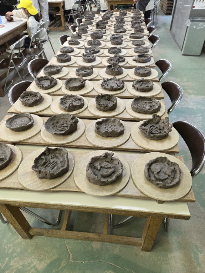 年長組の個性ある皿勢ぞろい