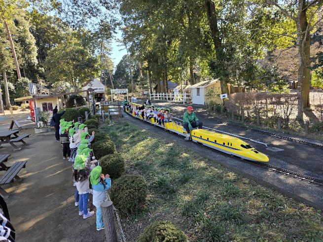 ドクターイエロー車両。おともだちから行ってらっしゃいのお見送り