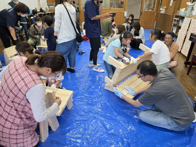 職員も作業に入りながら進めるので自然と会話が弾みます