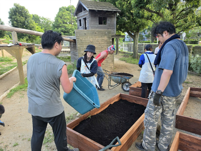 畑の位置も日当たりの良い場所に移動、土づくり