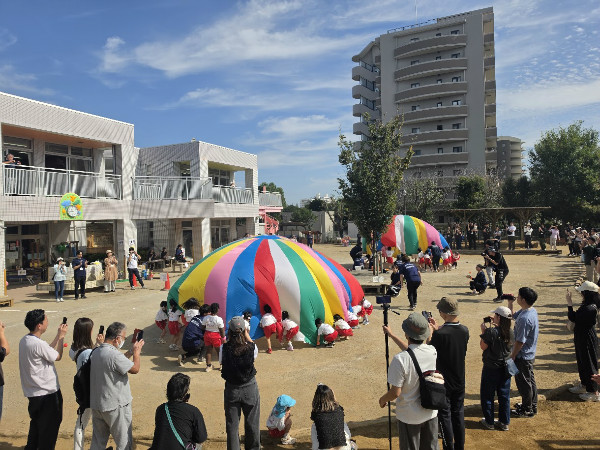 パラバルーン、みんなで協力して楽しみました