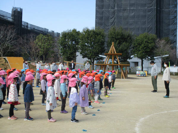 年中さんも４月から年長さん！立派な整列です。