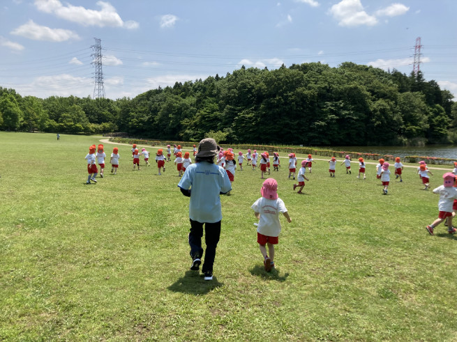 広々とした公園は子どもにとって楽園です