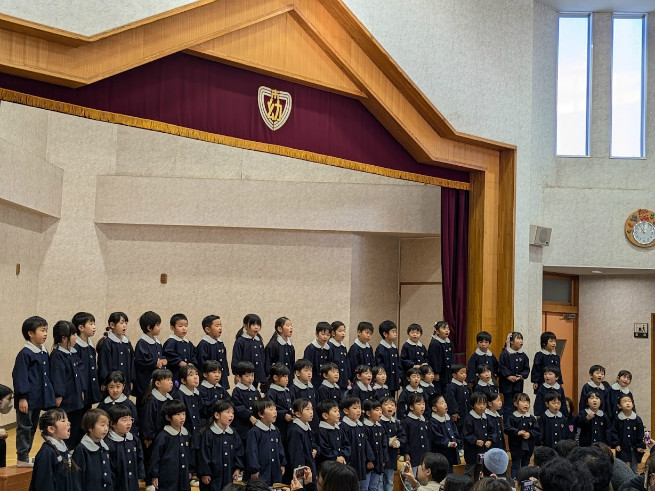 年中合唱は「おばけなんてないさ」「虹のむこうに」