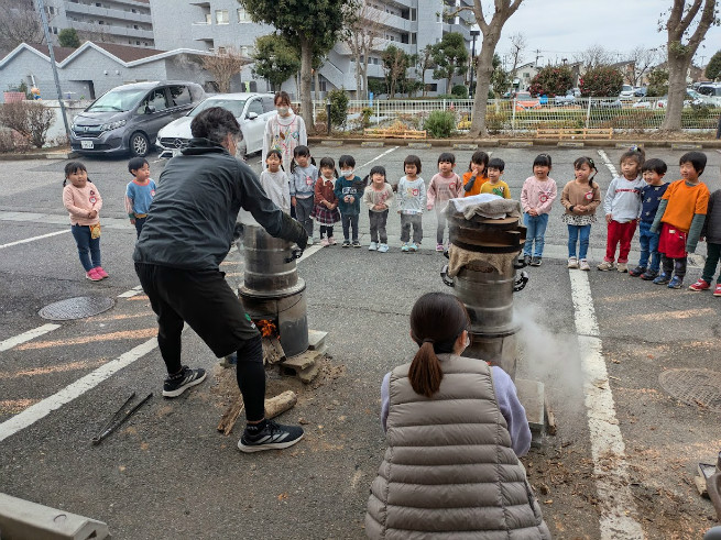 釜の説明に興味津々