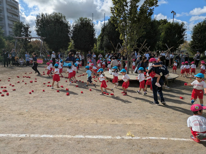 追いかけ玉入れ