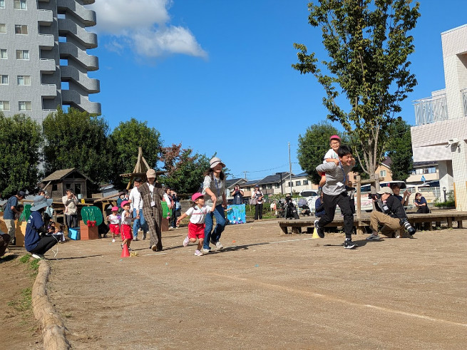 年少組親子競技「くだものがりにいこう」