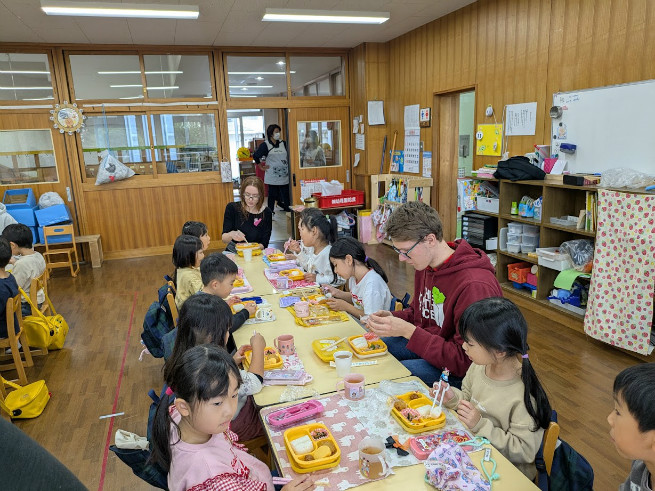 給食もいっしょにいただきます