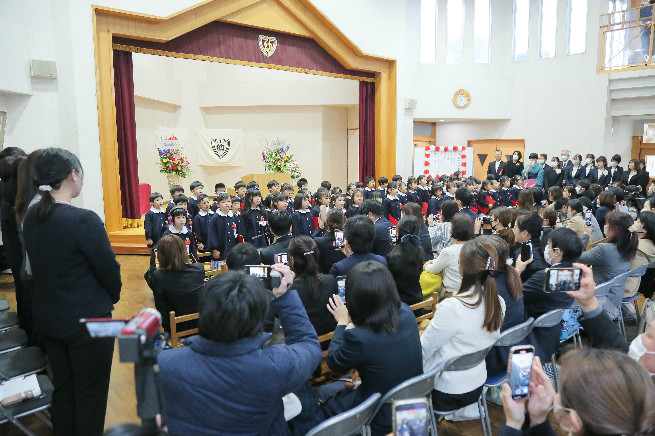 ３年間は早いですね。たくさん遊んでともだちつくって。幼稚園の想い出は永遠の宝物です。